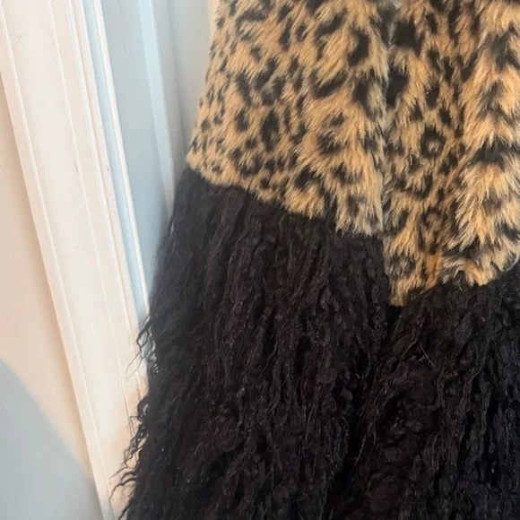 Stylish Leopard and Black Teddy Jacket - Picture 9 of 11